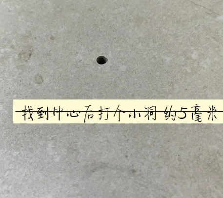 梁山瓷砖空鼓维修公司专业解答在瓷砖铺贴过程中，如果砂料搅拌不均匀，将会带来以下问题