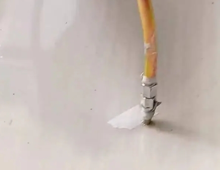 梁山瓷砖空鼓维修公司专业解答在瓷砖铺贴过程中，如果使用的砂料过粗（如全部使用了粗砂），可能会导致以下问题